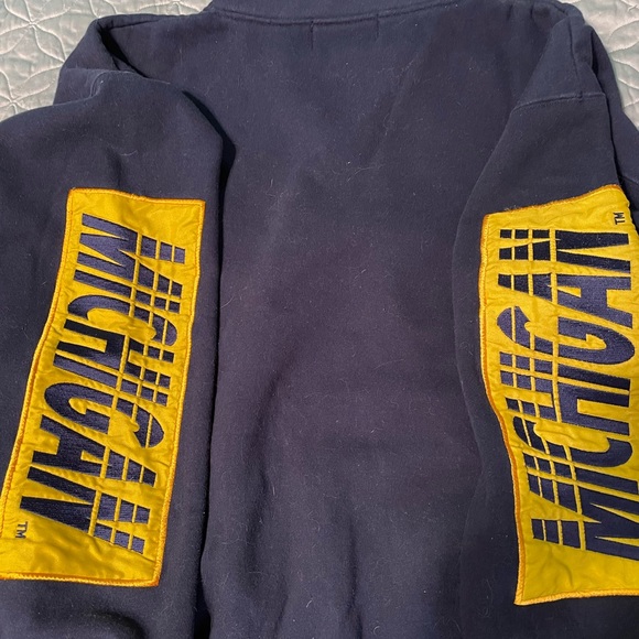 Match 1 University of Michigan half zip sweatshirt. - Picture 2 of 4